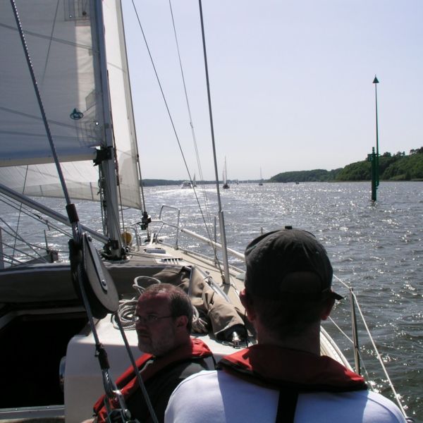 auf der Trave segelnd Richtung Lübeck
